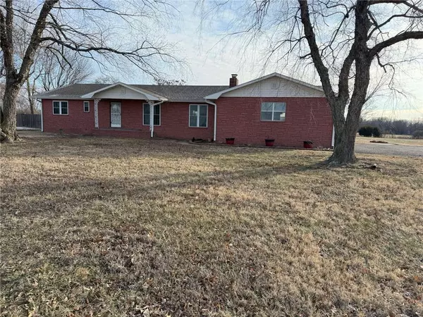1022 S High School AVE, Columbus, KS 66725