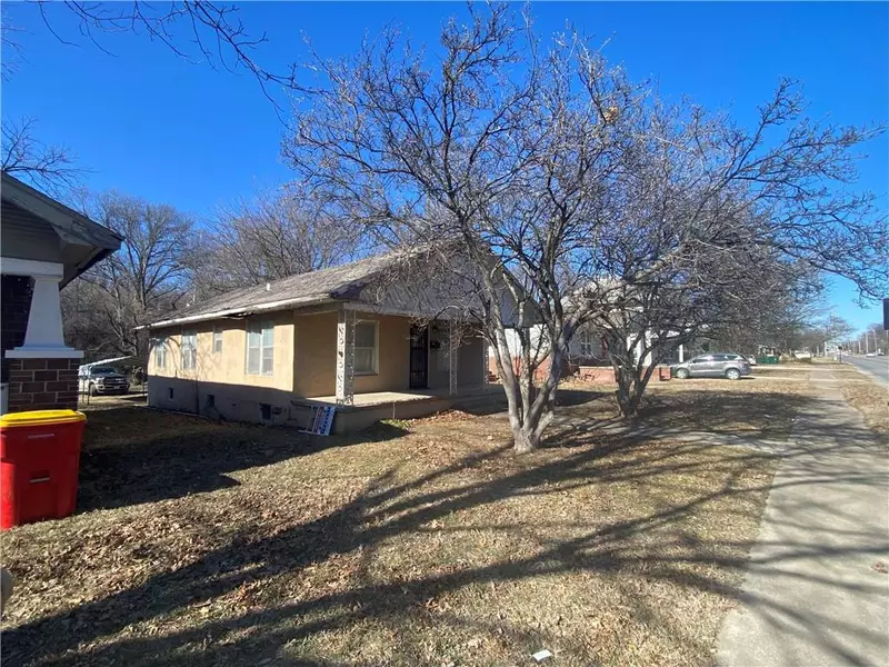 2020 S Broadway ST, Pittsburg, KS 66762