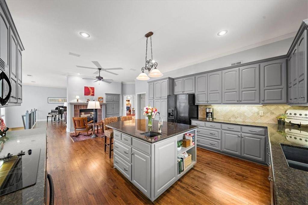 Leawood, KS 66224,13901 Belinder RD