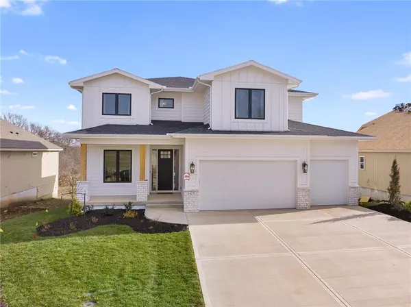 8925 Shady Bend RD, Lenexa, KS 66227