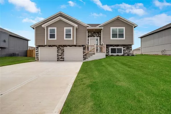 707 Winter DR, Belton, MO 64012