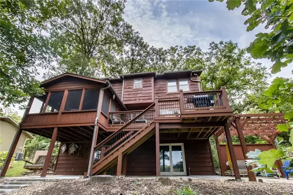 Mclouth, KS 66054,4977 Saratoga DR