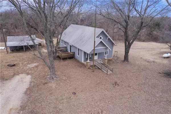 3962 County Road 2200 RD, Coffeyville, KS 67337