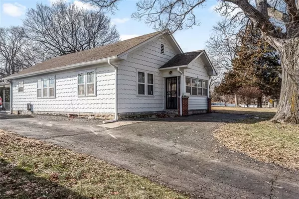 1011 Shawnee RD, Kansas City, KS 66103