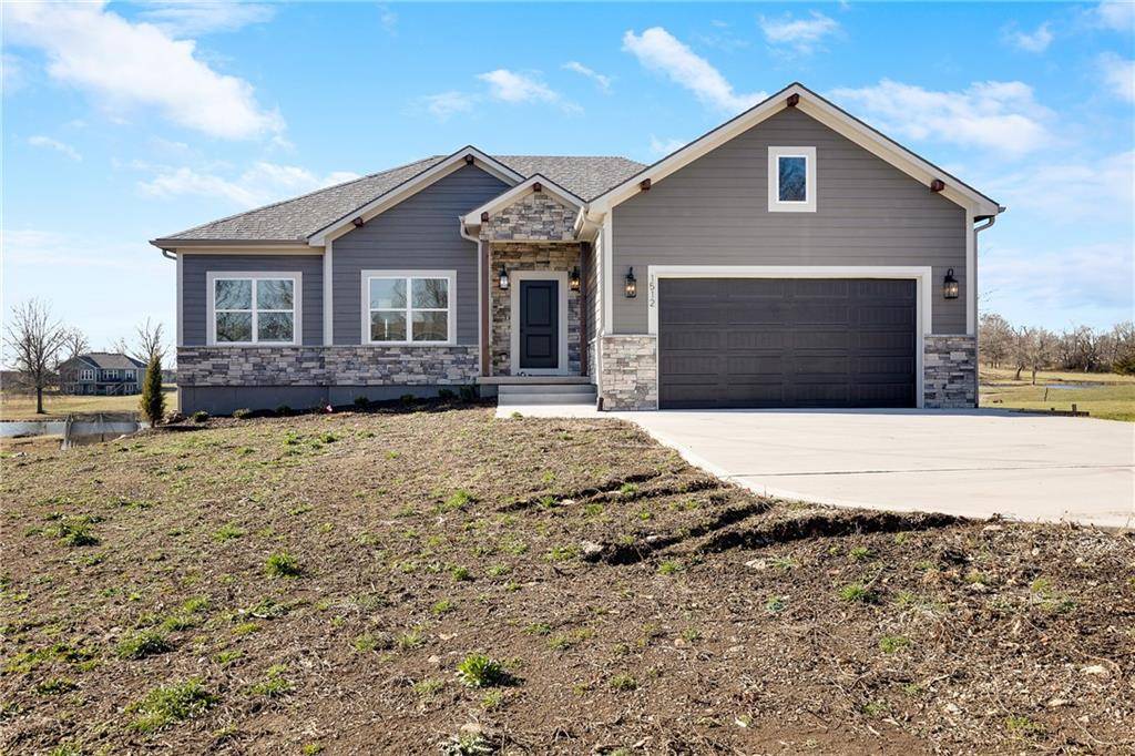 1512 Country Club DR, Pleasant Hill, MO 64080