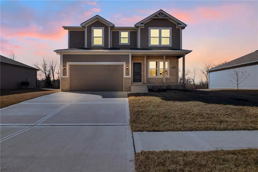 701 Red Clover CT, Raymore, MO 64083