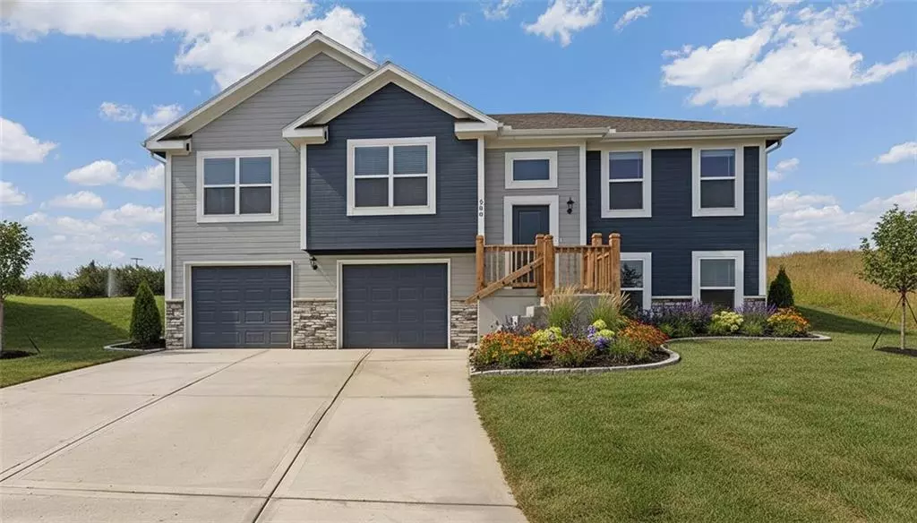506 Foxglove LN, Raymore, MO 64083