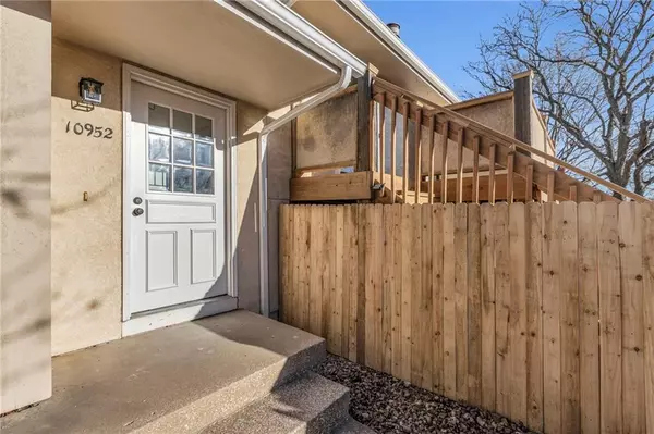 10952 Bradshaw ST, Overland Park, KS 66210