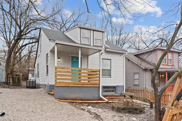 8711 E Smart AVE,  Independence,  MO 64053