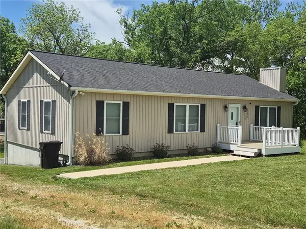 1366 Lake Viking TER, Gallatin, MO 64640