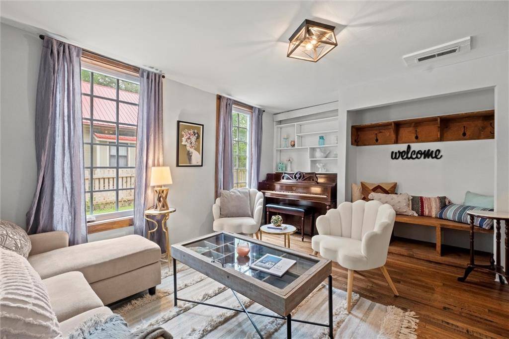 Lawrence, KS 66044,313 Elm ST