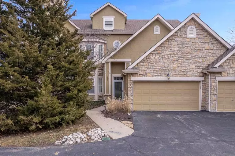 Overland Park, KS 66085,4522 W 159th TER #220
