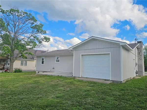 Garnett, KS 66032,623 E Monroe AVE