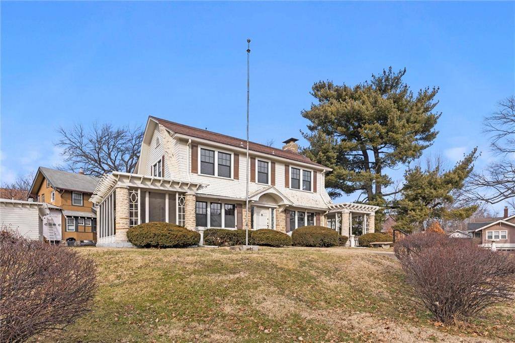 Kansas City, MO 64113,5900 Brookside BLVD