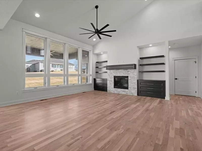 Basehor, KS 66007,15248 bradfort CT