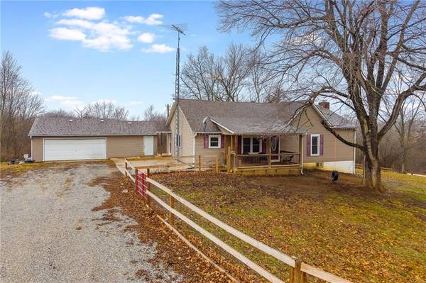 14 SW 325th RD, Warrensburg, MO 64093