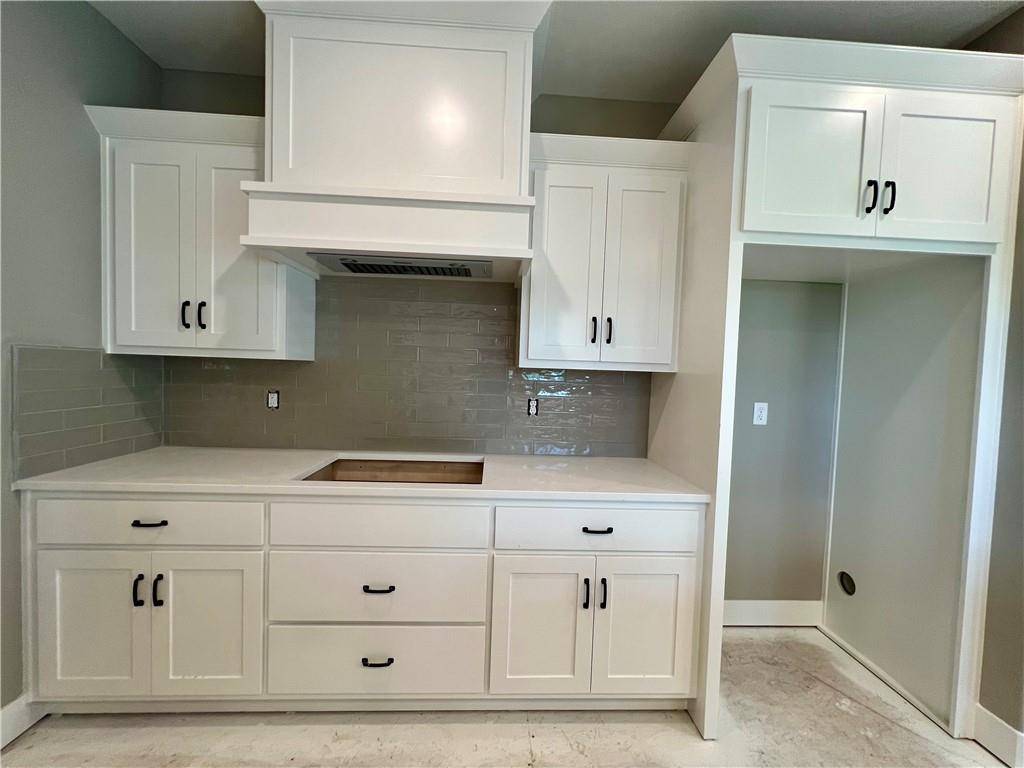 Liberty, MO 64068,1933 Longview RD