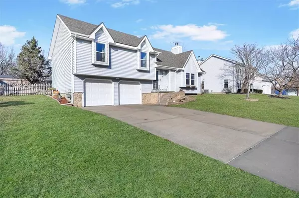 Lansing, KS 66043,610 Meadowlark RD