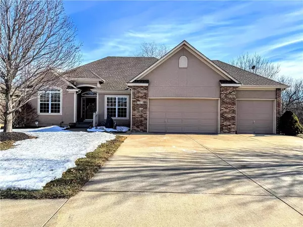 407 S Fox Ridge DR, Raymore, MO 64083
