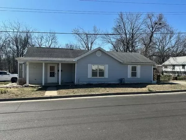 600 S West ST, Nevada, MO 64772