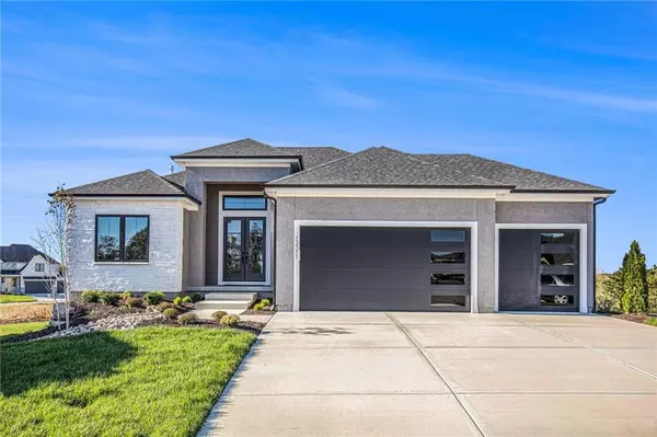 12511 W 183rd TER, Overland Park, KS 66013