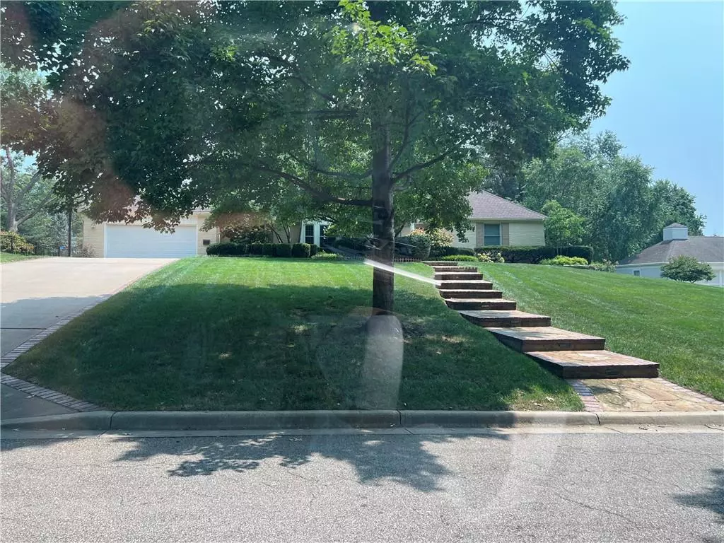 Leawood, KS 66206,9729 Sagamore RD