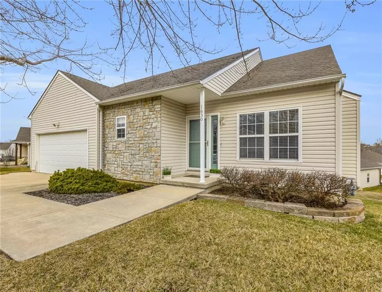 1630 Fall Creek DR, Tonganoxie, KS 66086