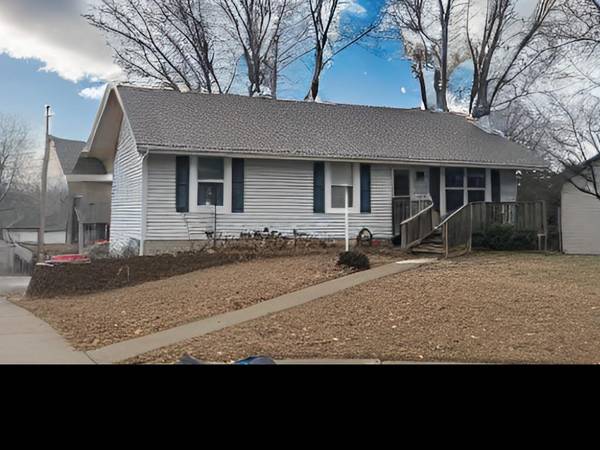 513 Nipper LN, Leavenworth, KS 66048