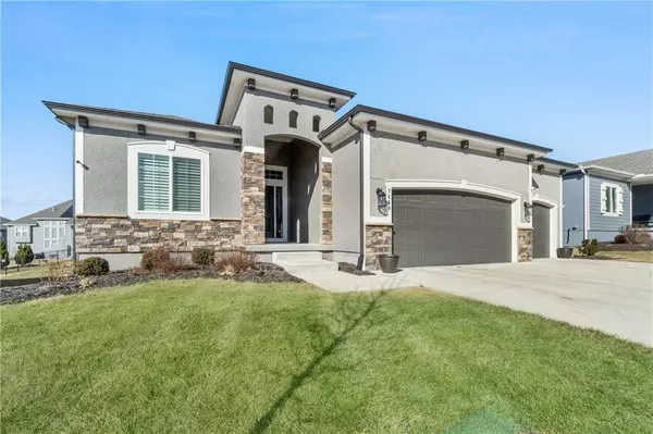 7460 NW Chambers CT, Parkville, MO 64152