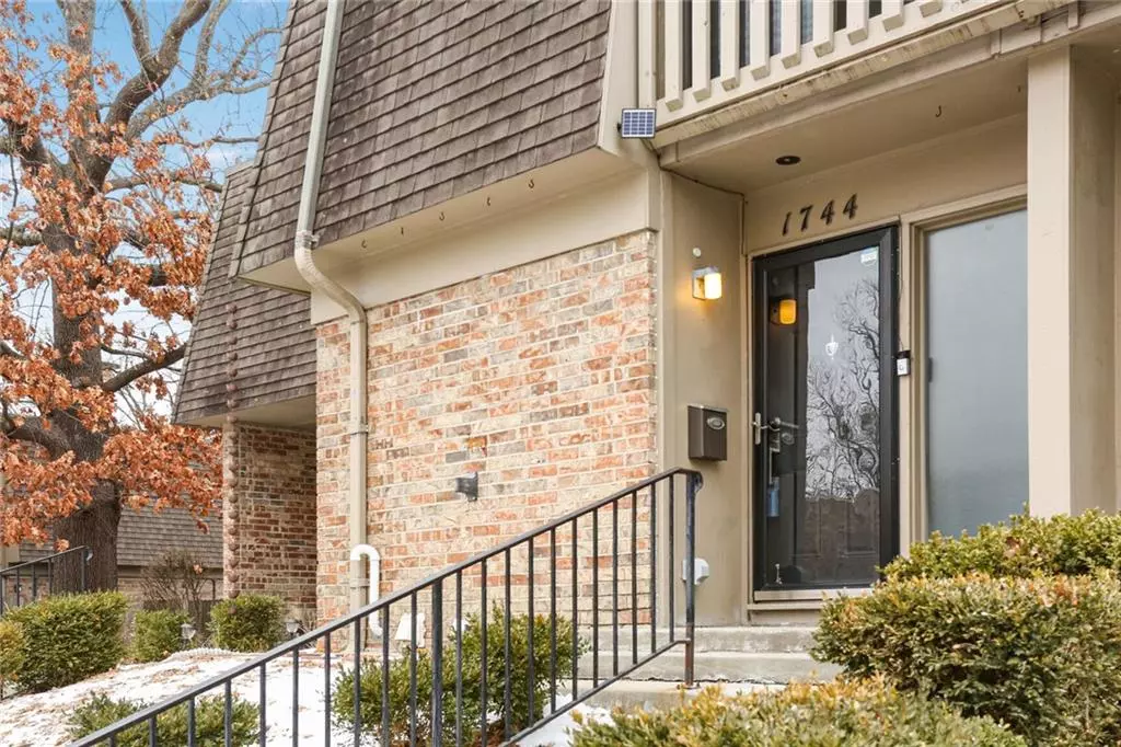 Kansas City, MO 64131,1744 E 97th ST