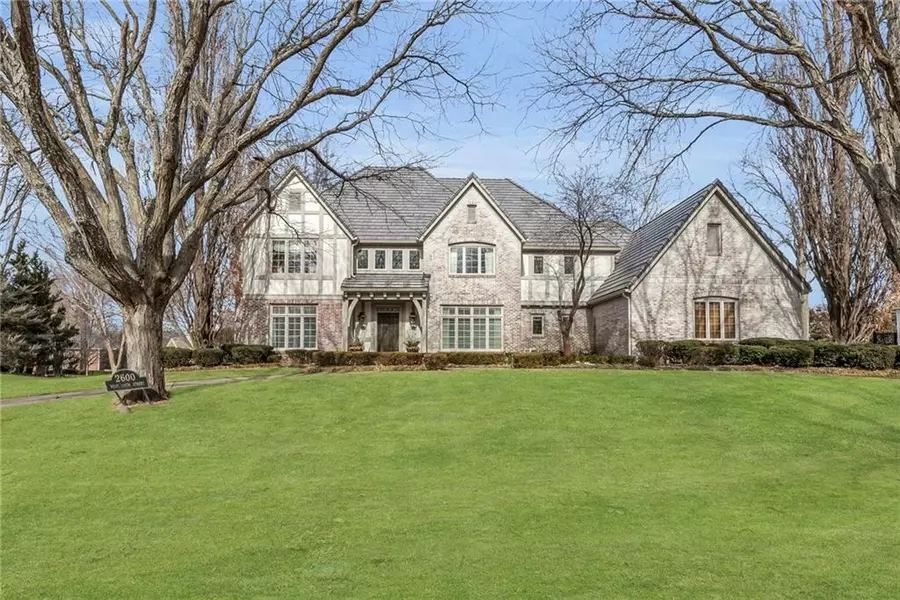 2600 W 118th ST, Leawood, KS 66211