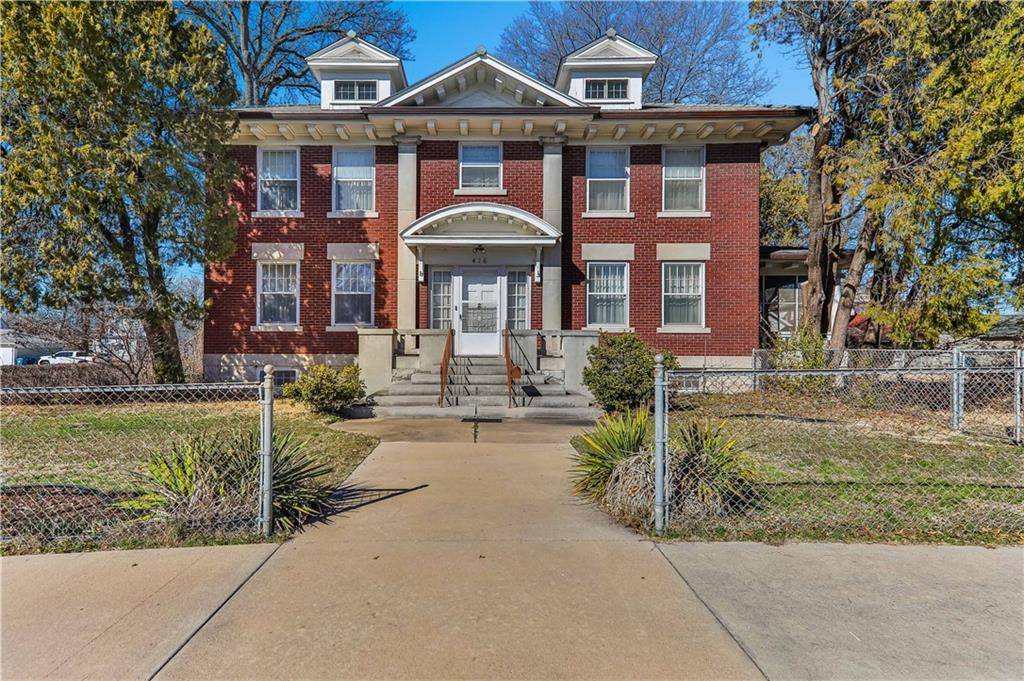 416 W 6th ST, Coffeyville, KS 67337