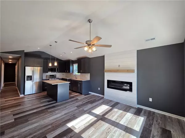 Adrian, MO 64720,618 N Bates ST