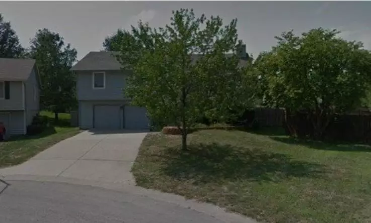 10809 W 76th ST, Overland Park, KS 66214