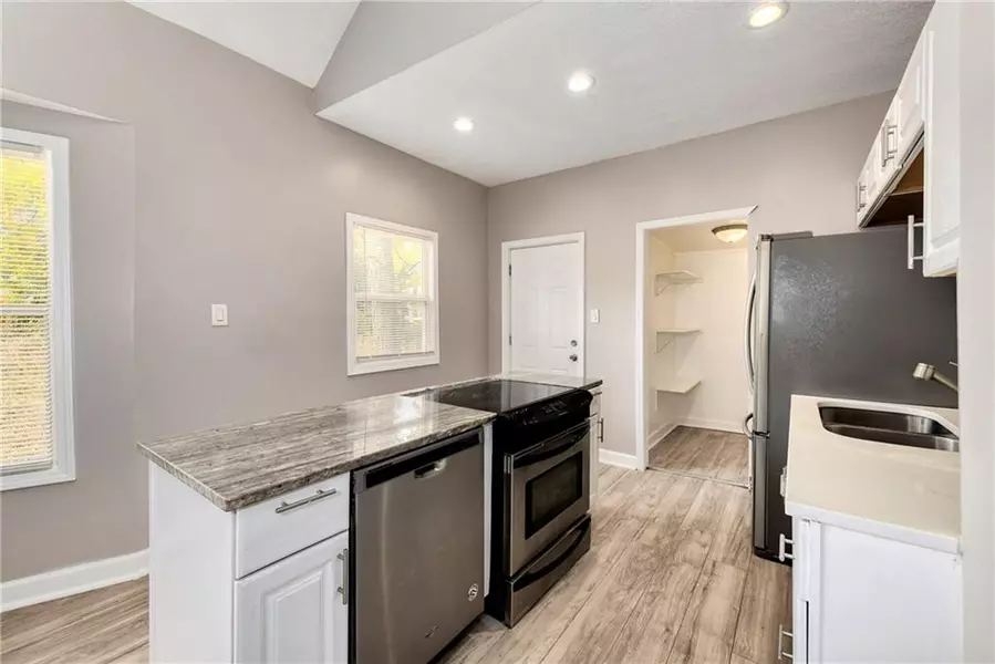 2908 E 21st ST, Kansas City, MO 64127