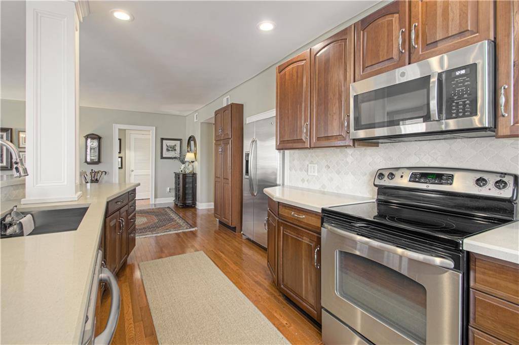 Kansas City, MO 64112,229 Ward Pkwy #703B