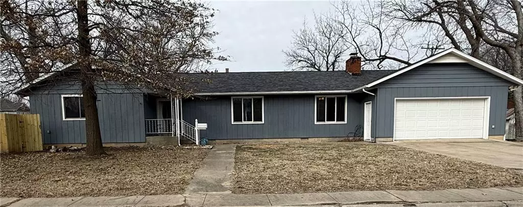 Iola, KS 66749,10 W Vine ST