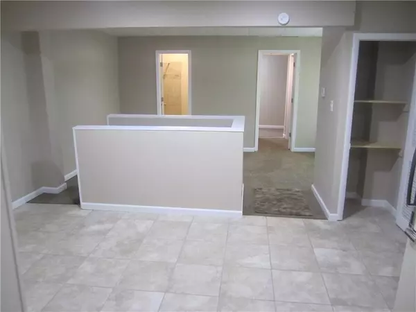 St Joseph, MO 64507,2102 Messanie ST