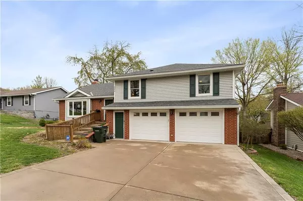 1904 Evergreen ST, Leavenworth, KS 66048