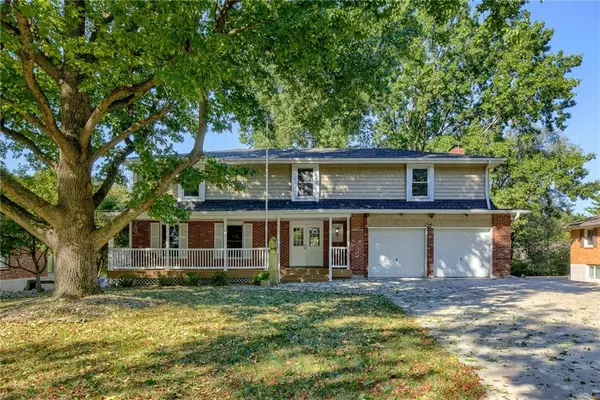 916 Ridgeway DR, Liberty, MO 64068