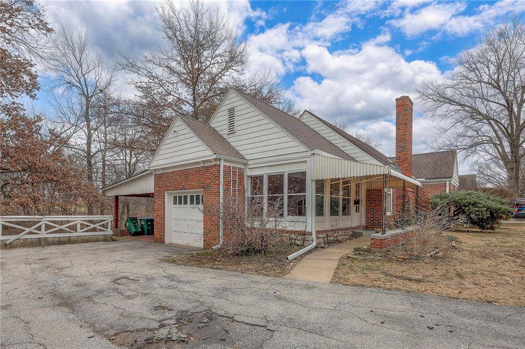 Leawood, KS 66206,8715 High DR