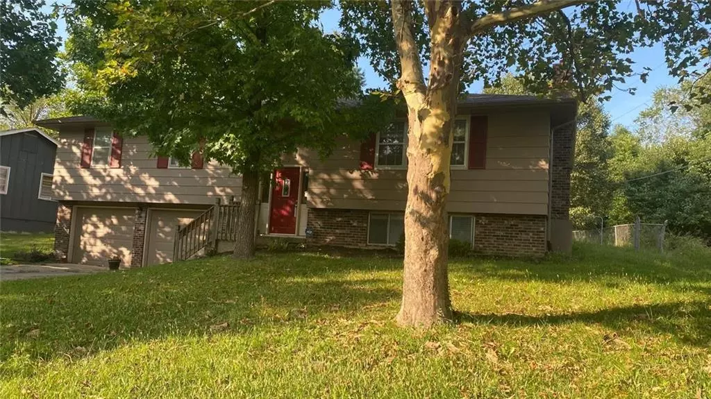 3612 Southern Hills DR, Kansas City, MO 64137