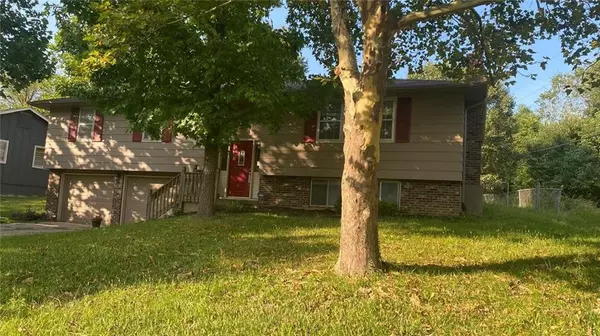 3612 Southern Hills DR, Kansas City, MO 64137