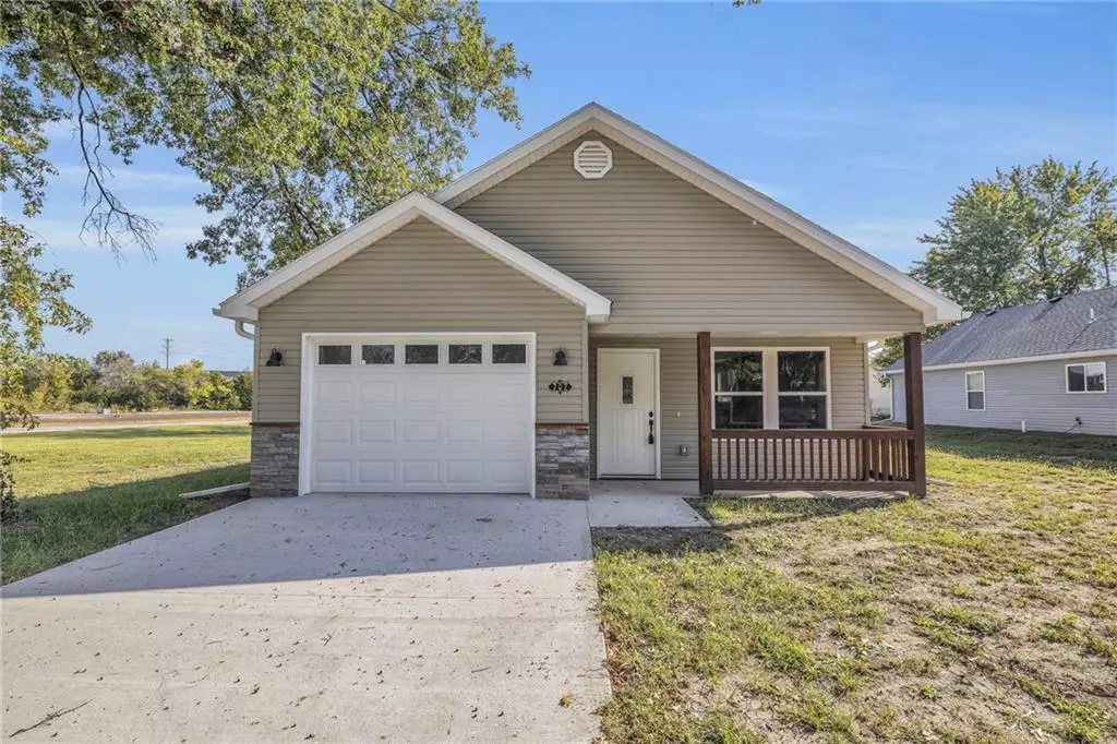 Osawatomie, KS 66064,707 Pacific AVE