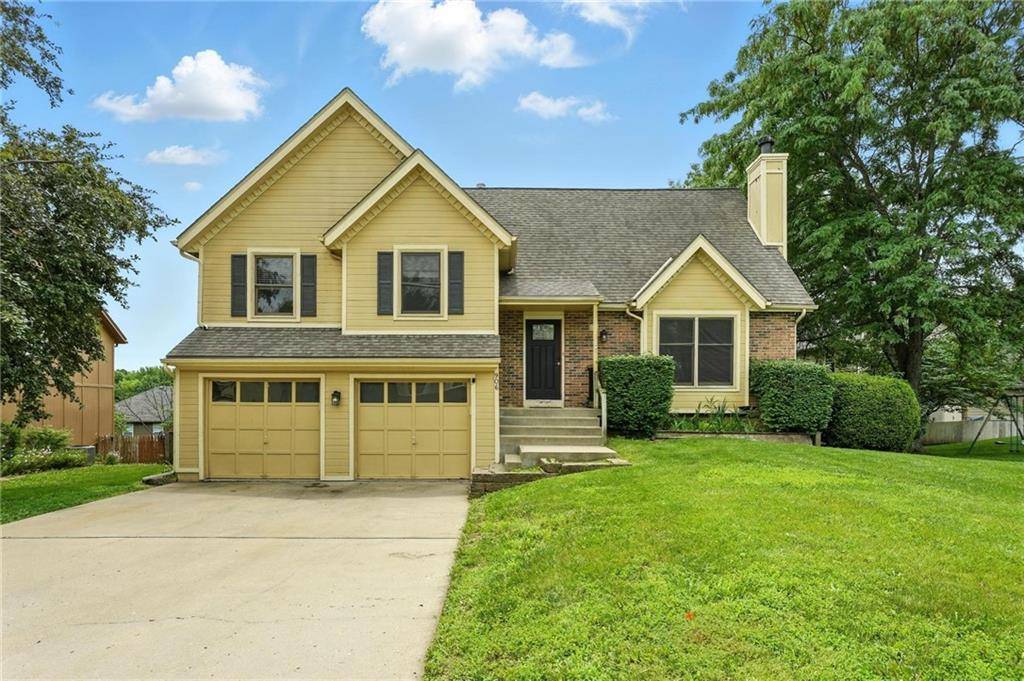 906 N Cedarcrest DR, Olathe, KS 66061
