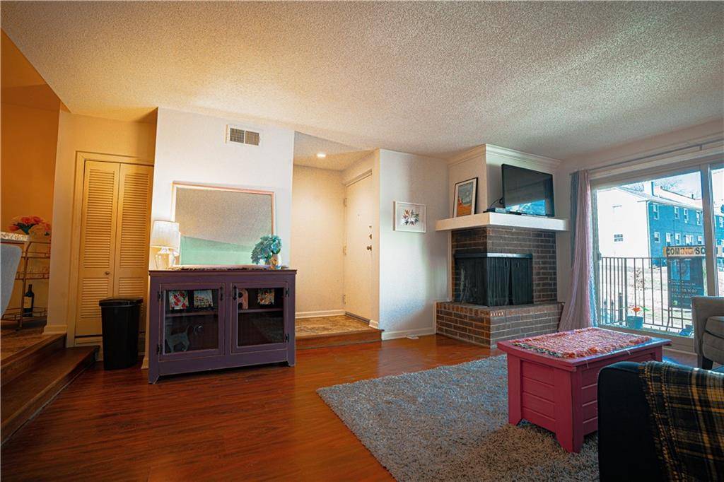 Kansas City, MO 64111,209 E 36th ST #3