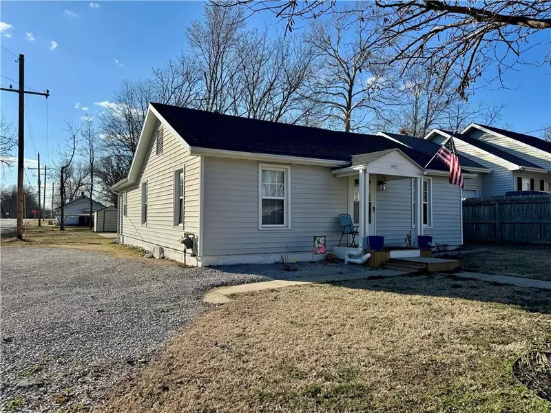 1403 N Main ST, Nevada, MO 64772