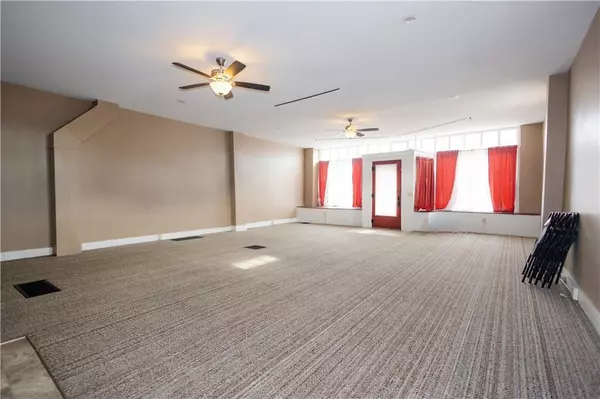 St Joseph, MO 64504,5124 Lake AVE