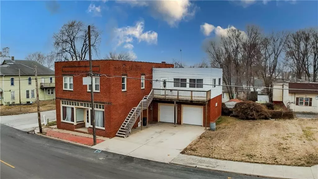 St Joseph, MO 64504,5124 Lake AVE