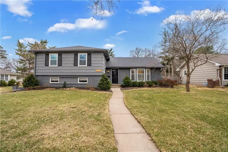 4309 W 82nd ST, Prairie Village, KS 66208